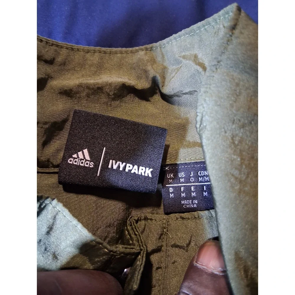 Adidas x Ivy Park Unisex Nylon‎ Metal M IVP Annorak Jacket Olive Beyonce HG0686